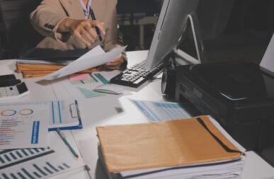 Licensed Michigan private investigator conducting a background check investigation